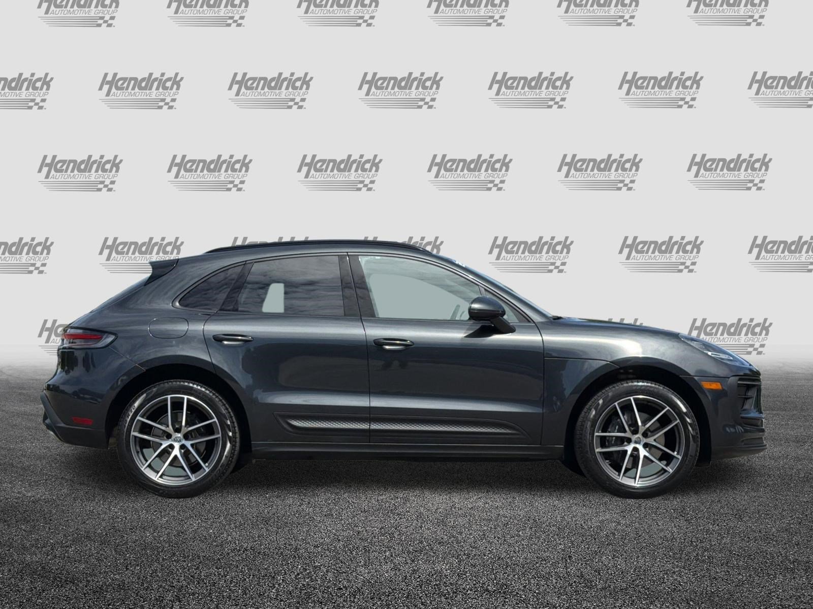 Used 2025 Porsche Macan image 3