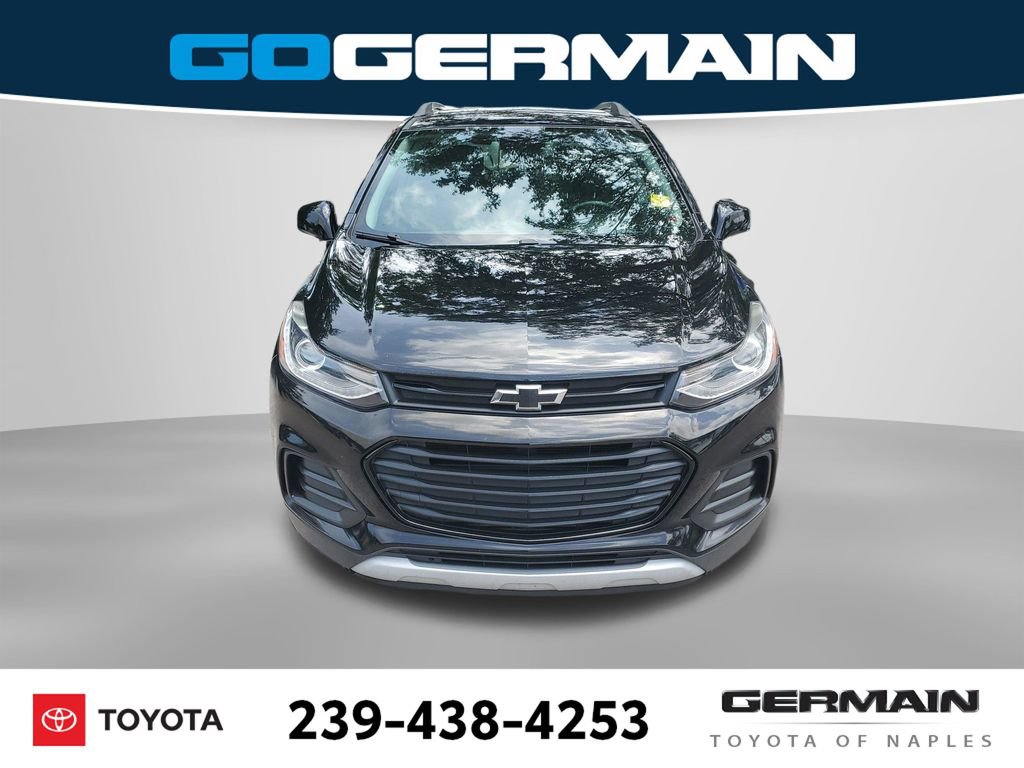 Used 2020 Chevrolet Trax LT w/ Sun & Sound Package FWD image 2