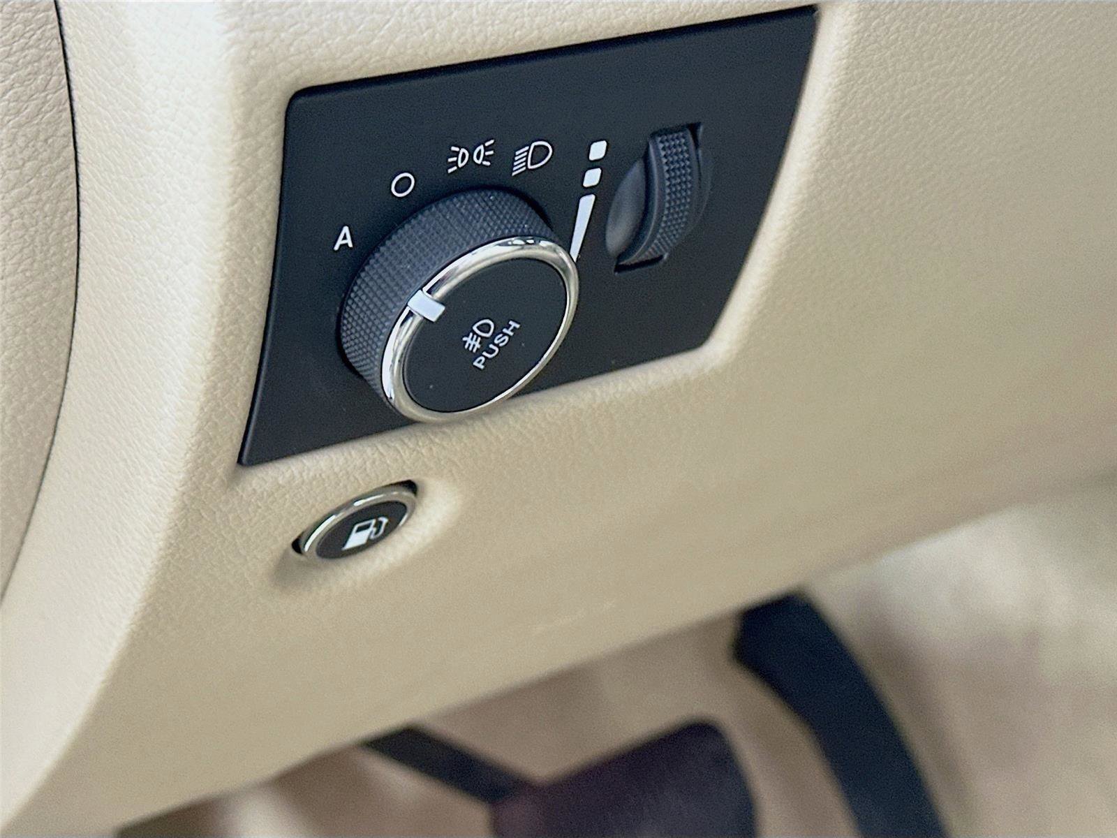 Used 2021 Jeep Grand Cherokee Overland image 11