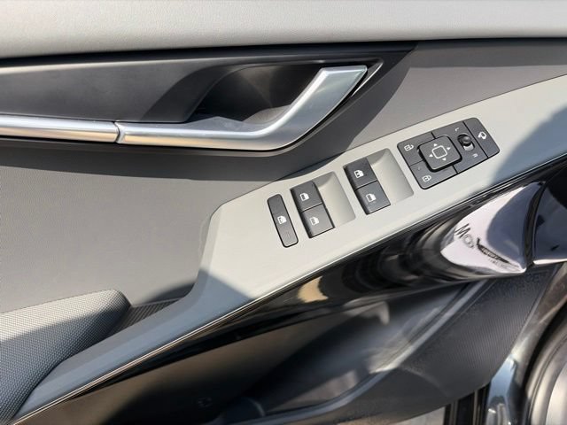 Certified 2025 Kia Niro EX Touring FWD image 9