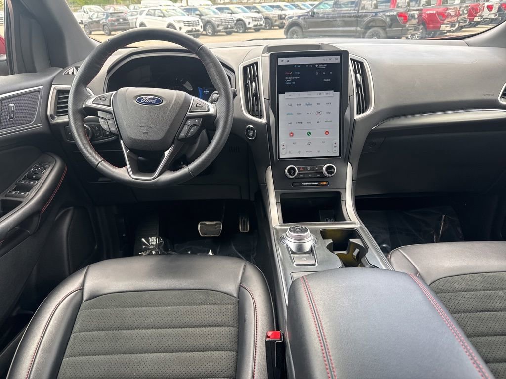 Used 2023 Ford Edge ST-Line w/ Class II Trailer Tow Package AWD/4WD image 6