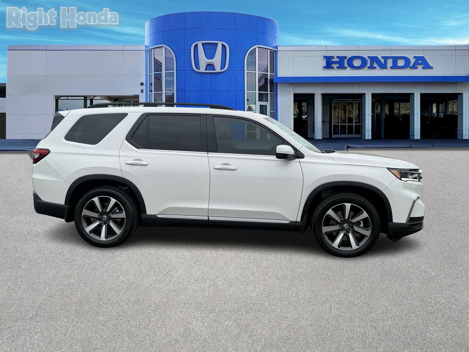 Certified 2025 Honda Pilot Touring image 10
