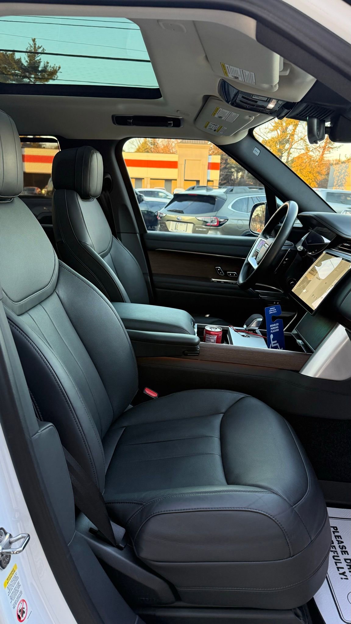 Used 2025 Land Rover Range Rover SE image 29