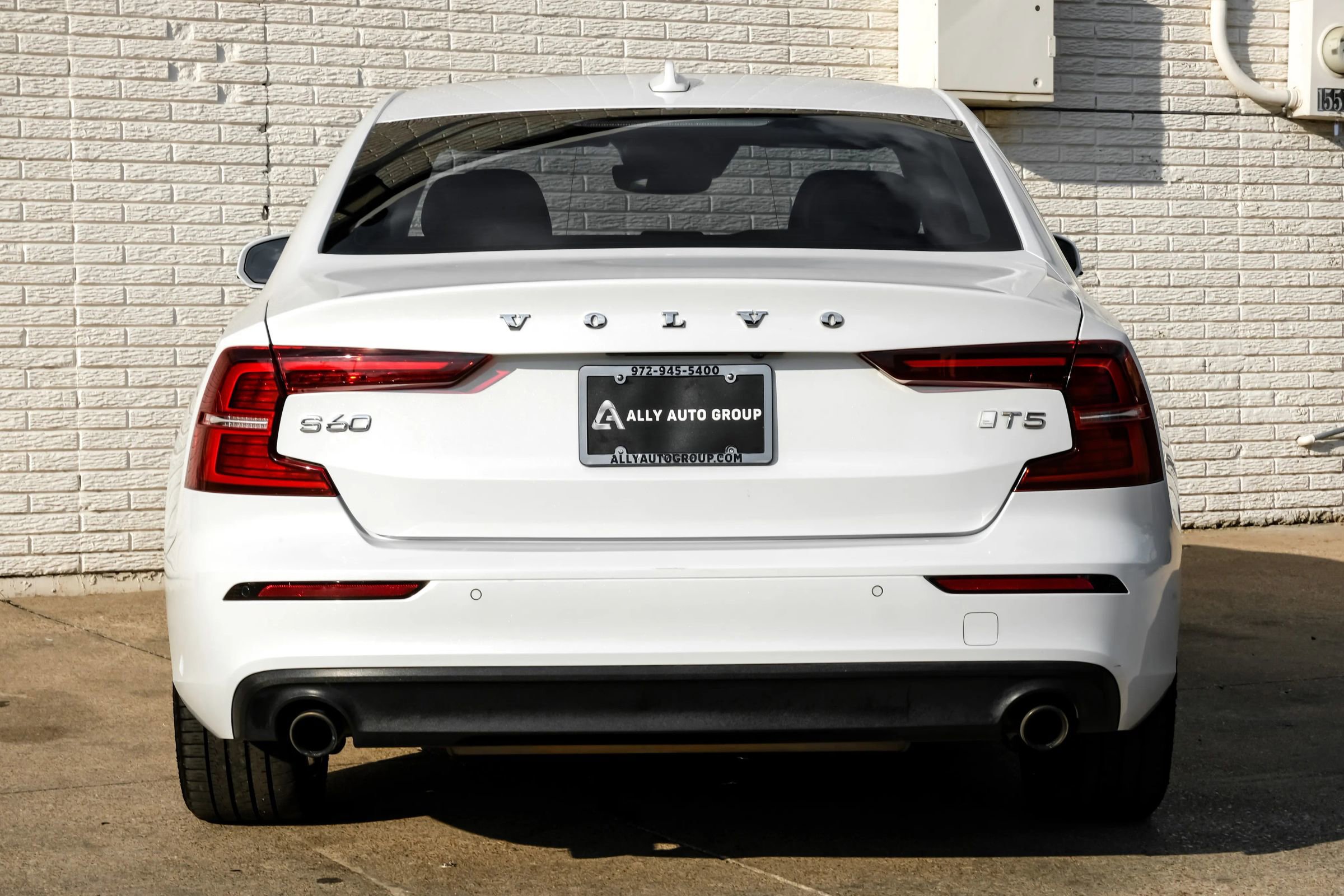 Used 2020 Volvo S60 T5 Momentum image 9