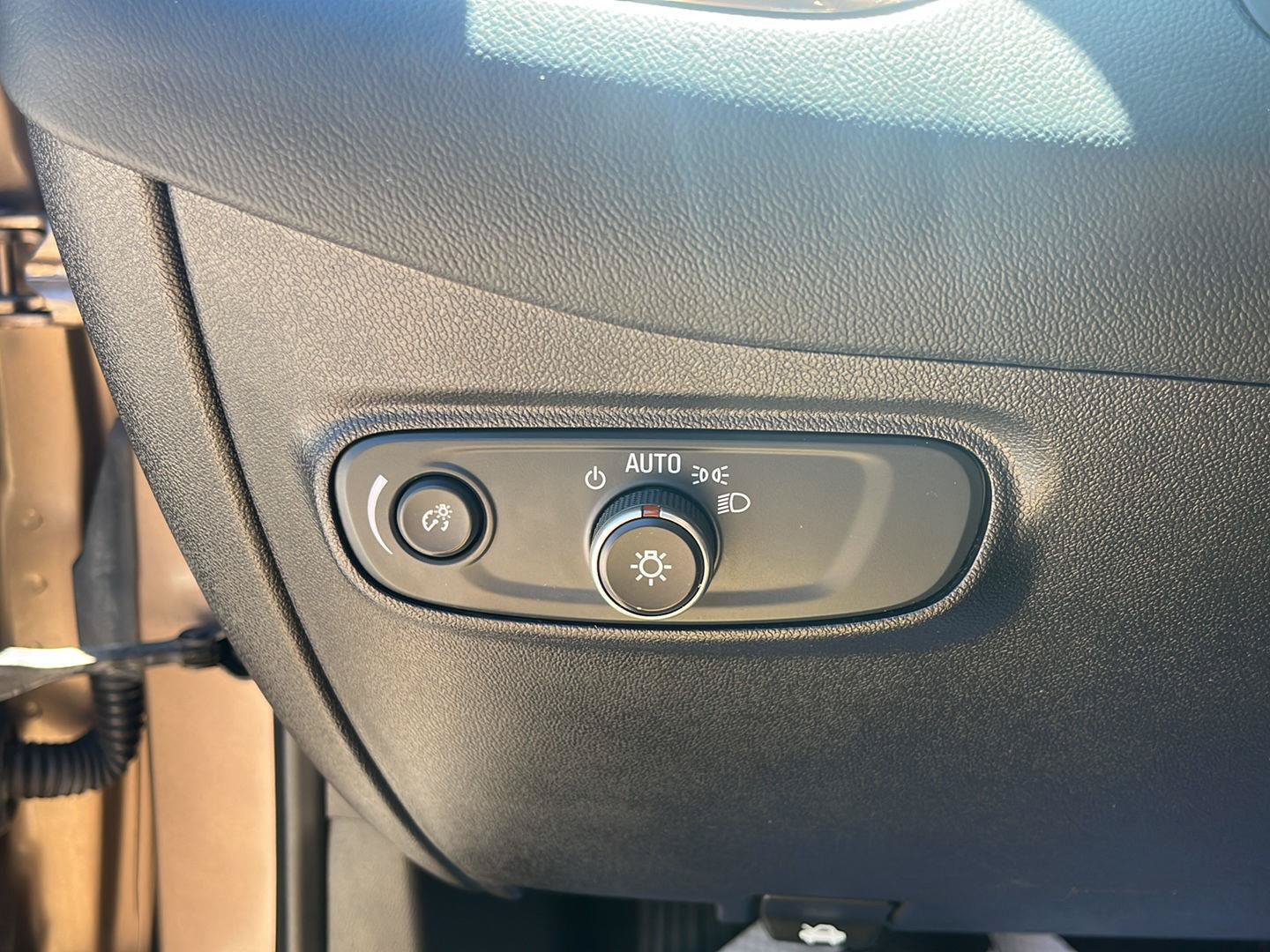 Used 2018 Chevrolet Equinox LT FWD image 13