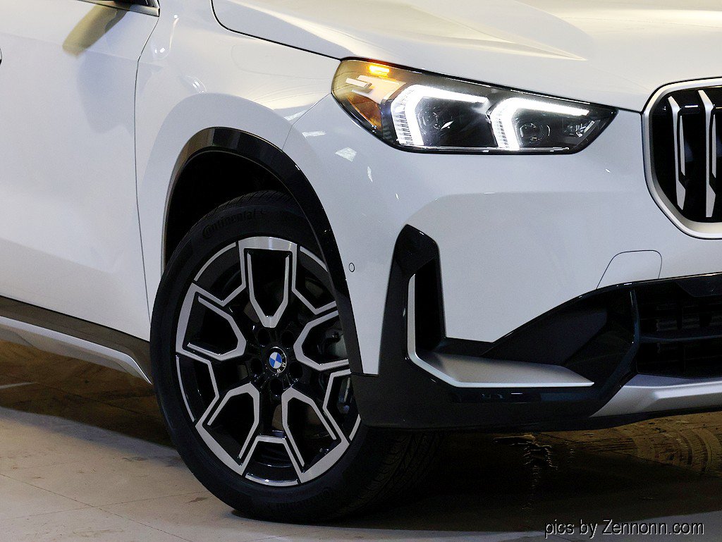 Used 2027 BMW X1 xDrive28i AWD/4WD image 3
