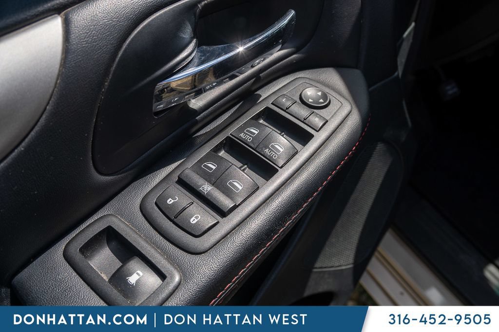 Used 2016 Dodge Grand Caravan R/T FWD image 18