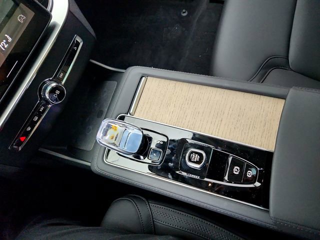 New 2026 Volvo XC90 T8 Plus w/ Protection Package Premier image 22