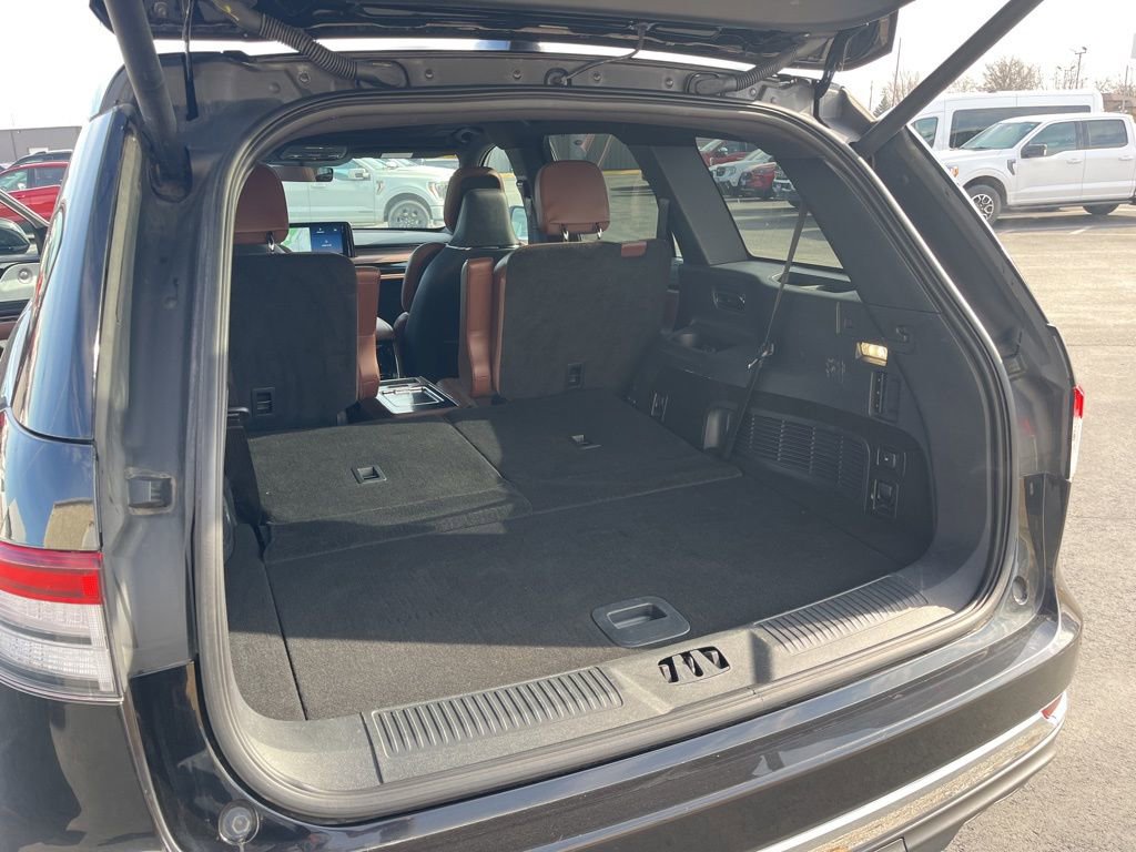 Used 2025 Lincoln Aviator Reserve w/ Equipment Group 201A image 16