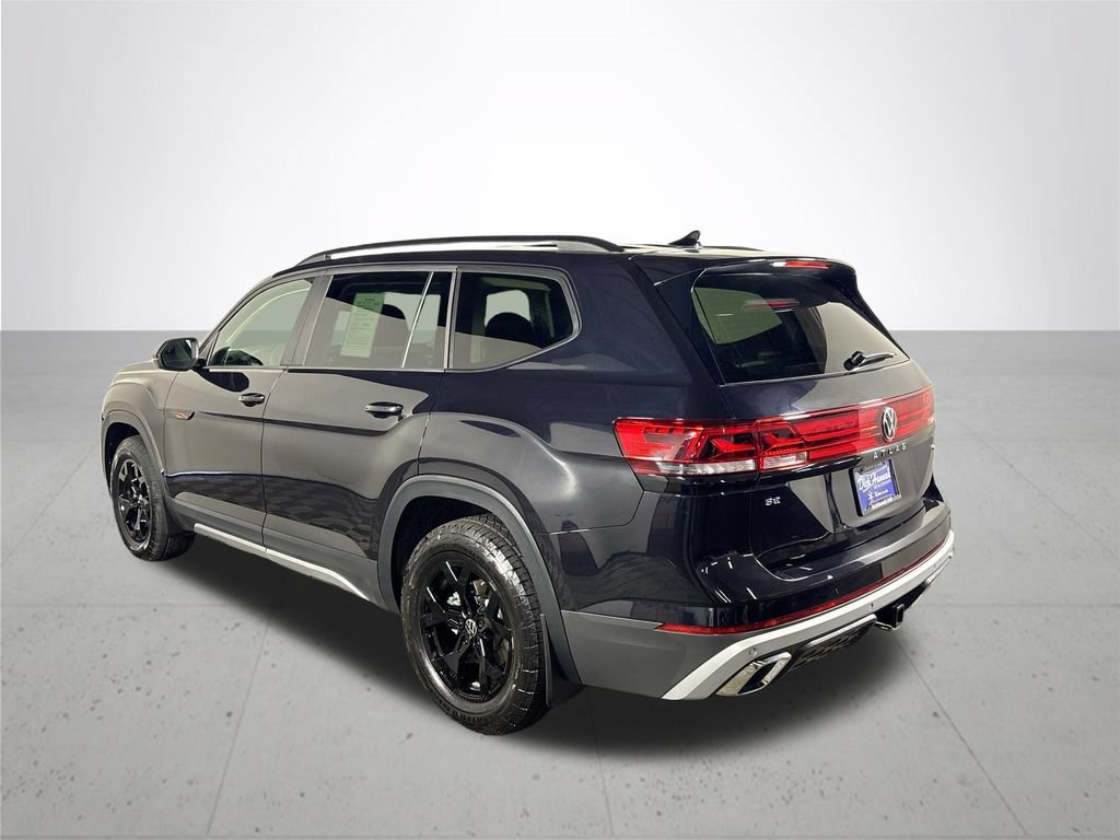 Certified 2025 Volkswagen Atlas Peak Edition SE AWD/4WD image 9