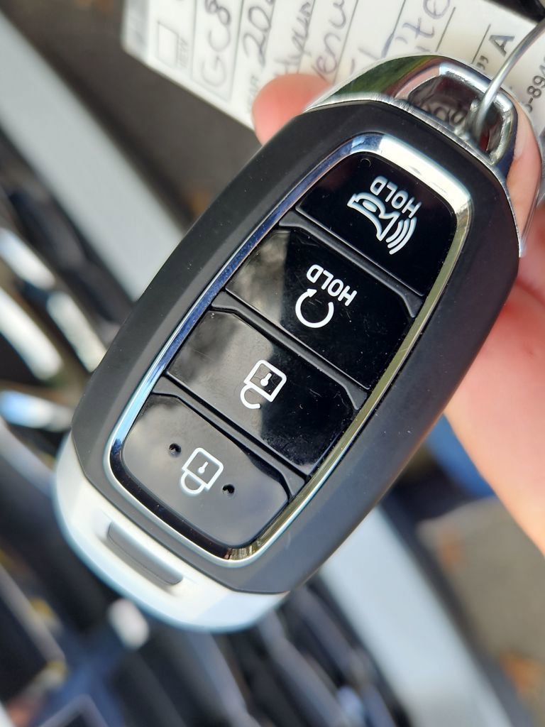 Used 2025 Hyundai Venue SEL image 35