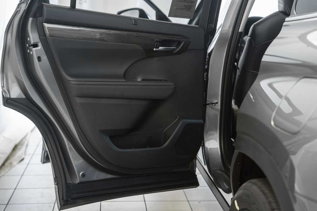 New 2026 Toyota Highlander Platinum AWD/4WD image 42