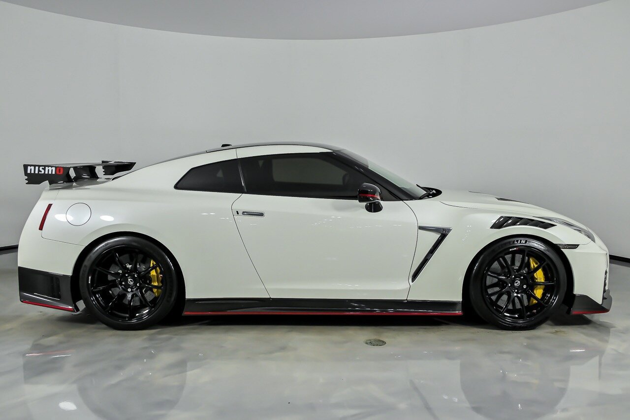 Used 2020 Nissan GT-R NISMO AWD/4WD image 14