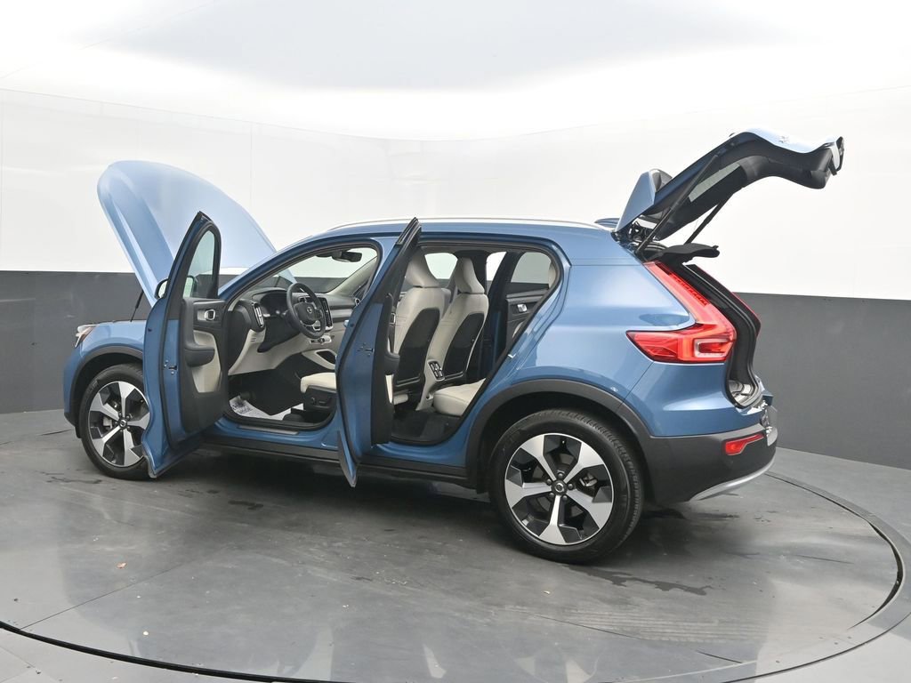 Certified 2024 Volvo XC40 B5 Plus image 40