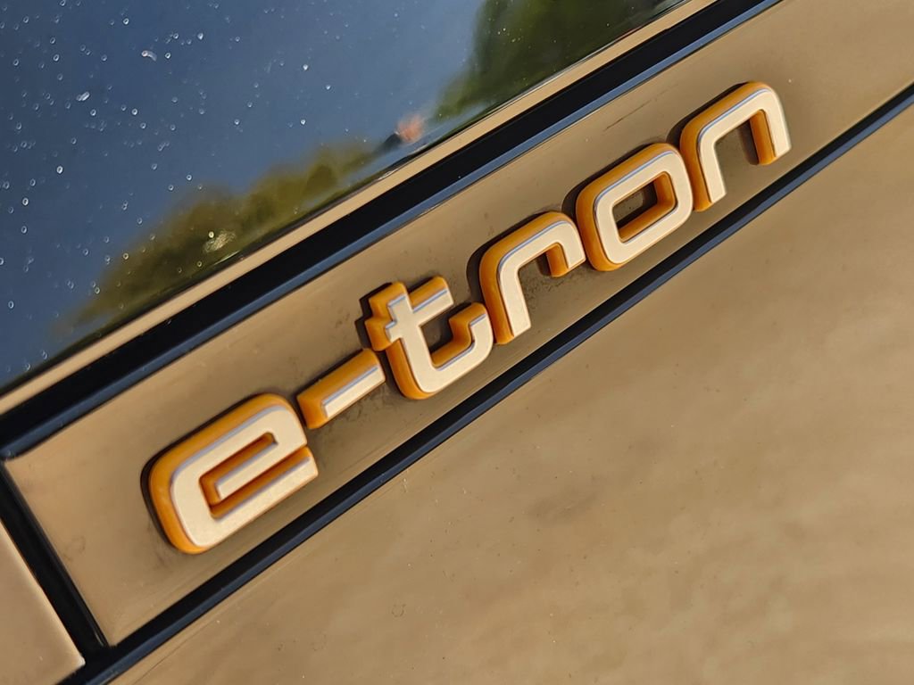 Used 2021 Audi e-tron Premium Plus w/ Premium Plus Package image 12