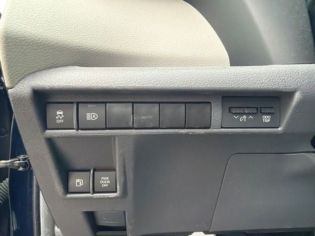 Certified 2024 Toyota Sienna XLE w/ XLE Plus Package FWD image 8