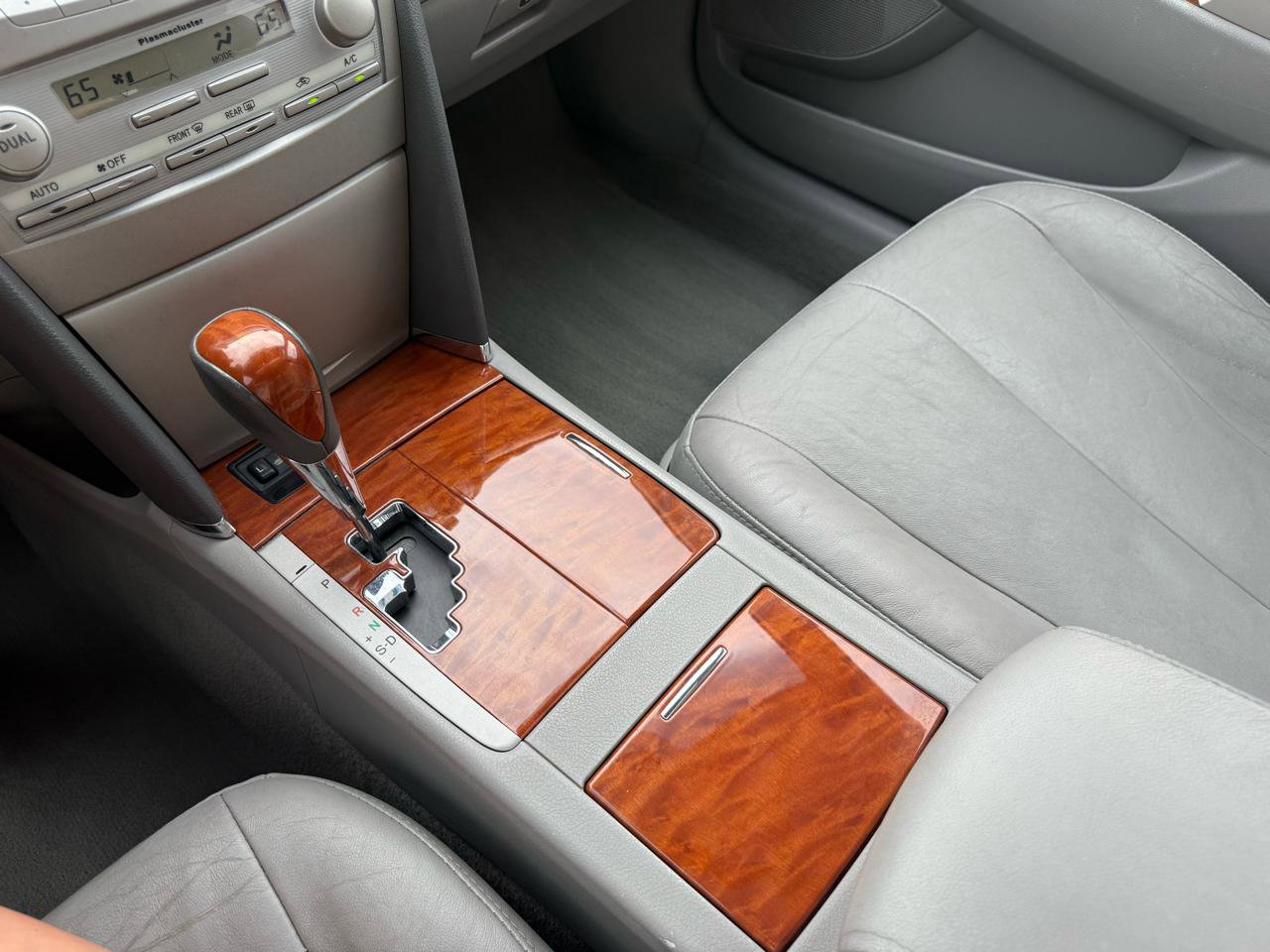 Used 2011 Toyota Camry XLE w/ XLE Extra-Value Pkg #2 image 11