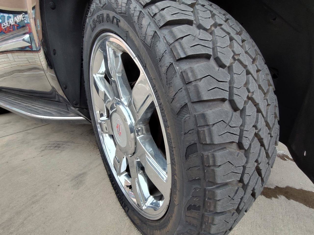 Used 2012 Cadillac Escalade Luxury RWD image 44