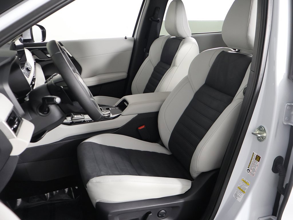 New 2025 Mitsubishi Outlander SE image 31