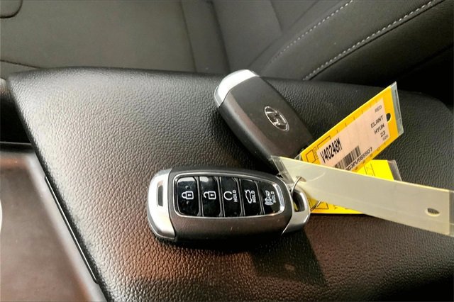 Used 2023 Hyundai Elantra SEL image 11