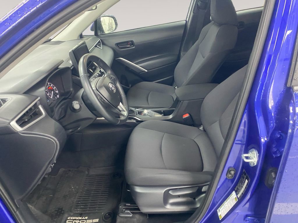 Used 2024 Toyota Corolla Cross LE image 9