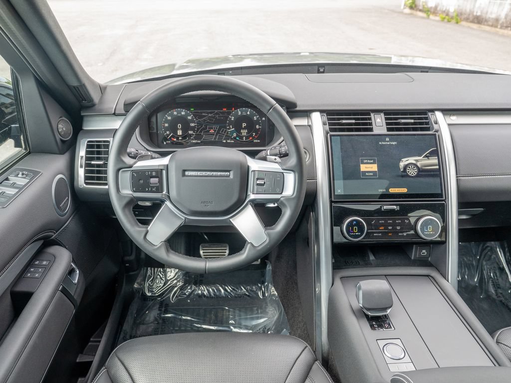 Certified 2025 Land Rover Discovery Dynamic SE AWD/4WD image 13