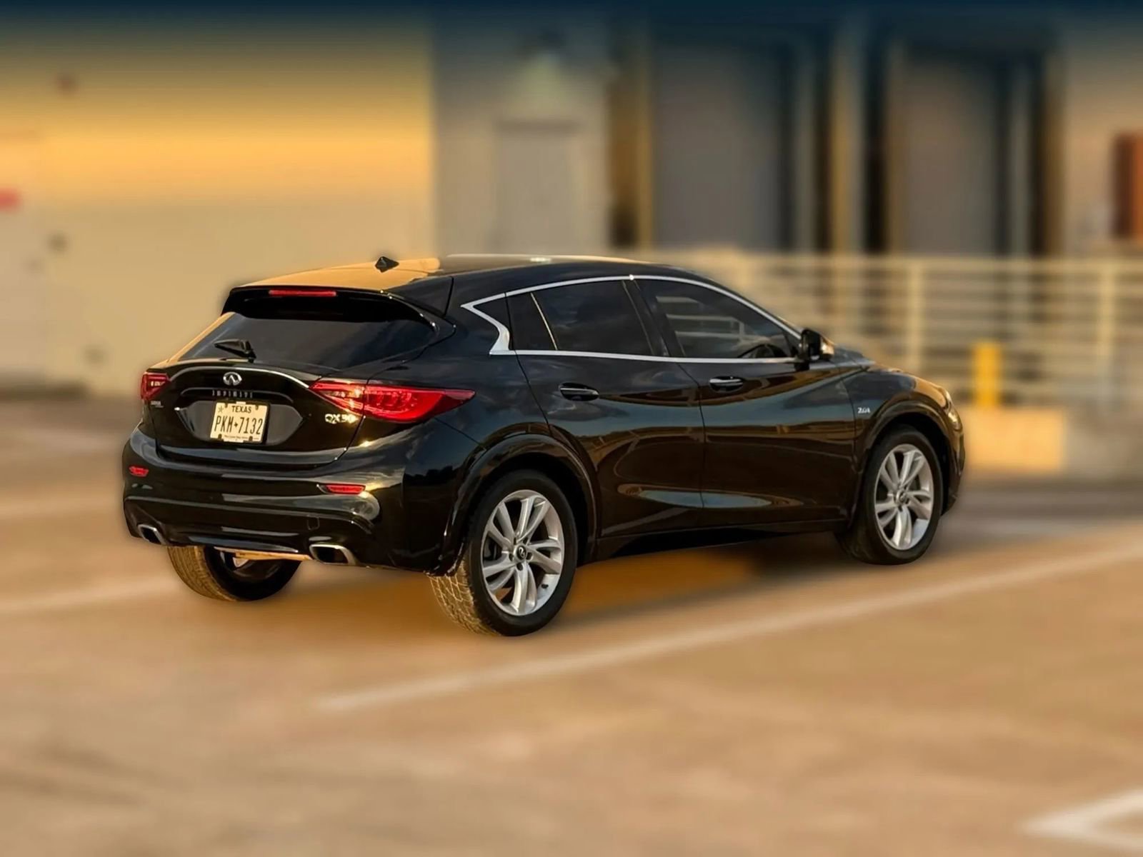 Used 2018 INFINITI QX30 w/ Cargo Package FWD image 8