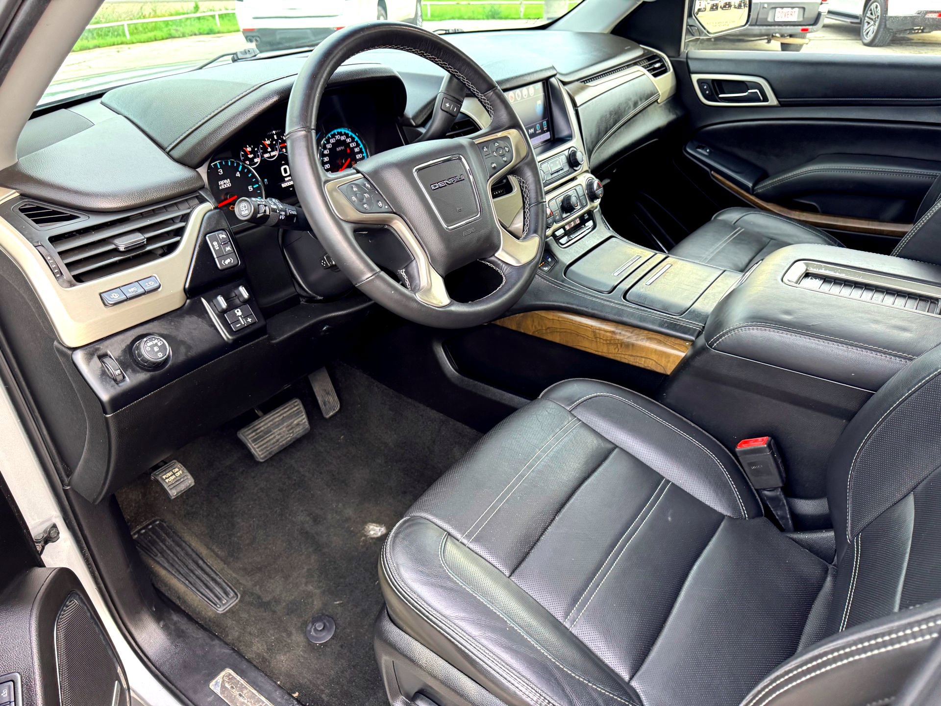 Used 2018 GMC Yukon Denali w/ Open Road Package image 11
