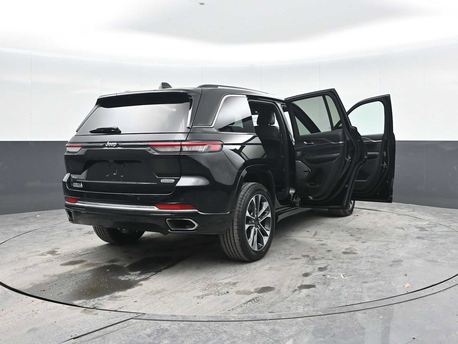 Used 2023 Jeep Grand Cherokee Overland image 50