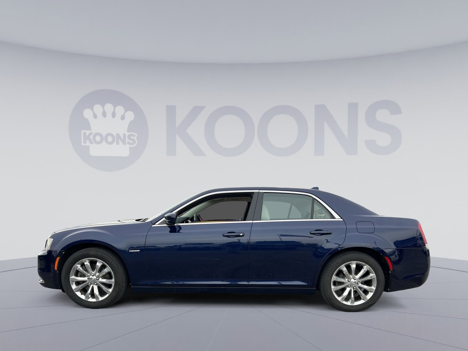 Used 2017 Chrysler 300 Limited image 2