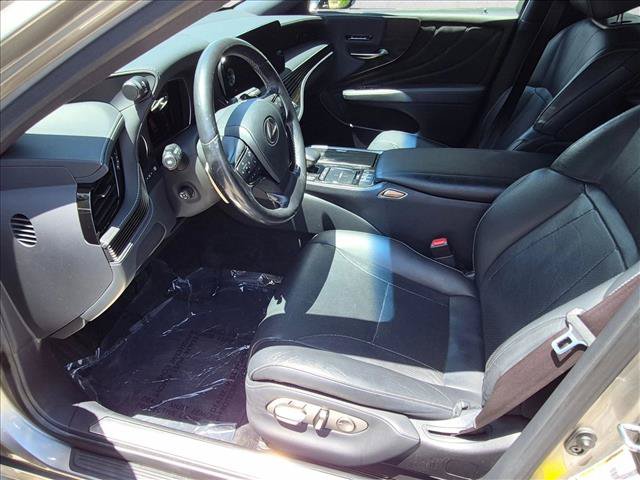 Used 2022 Lexus LS 500 w/ Accessory Package (Z2) RWD image 17