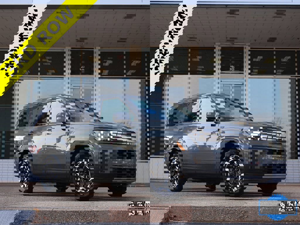 Used 2024 Hyundai Santa Fe SE image 1