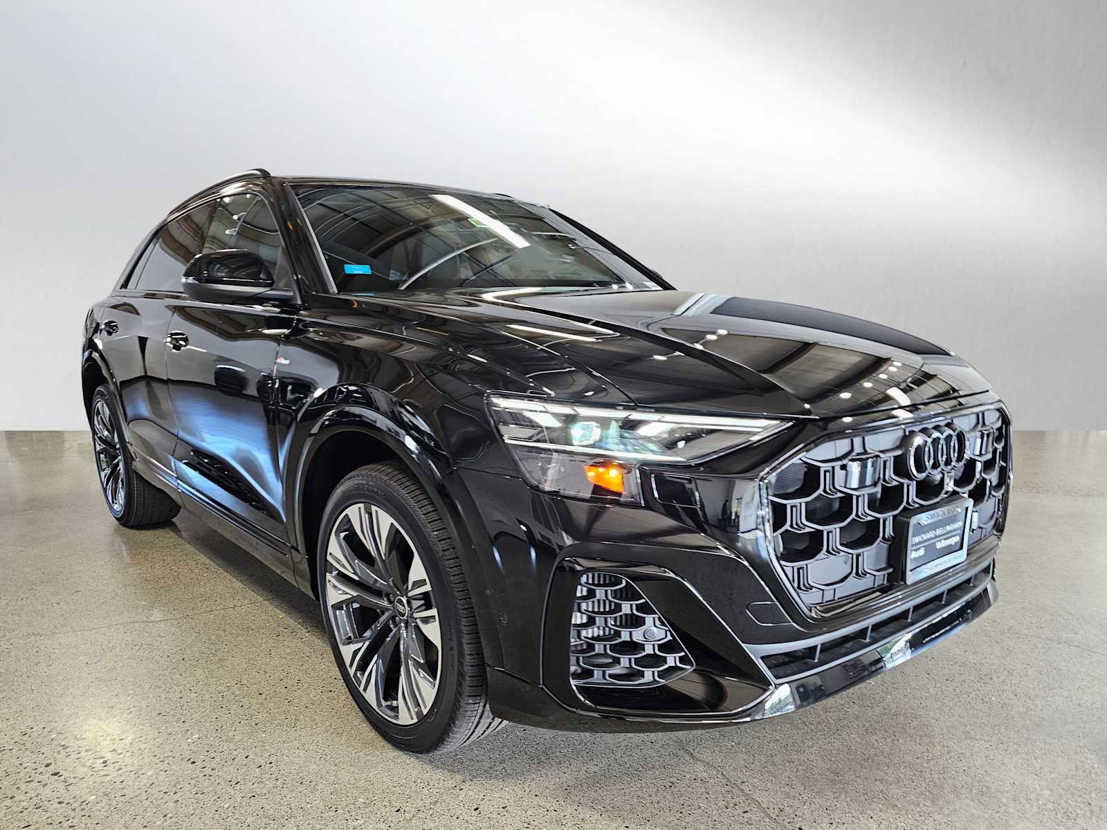 New 2025 Audi Q8 Premium Plus AWD/4WD image 1
