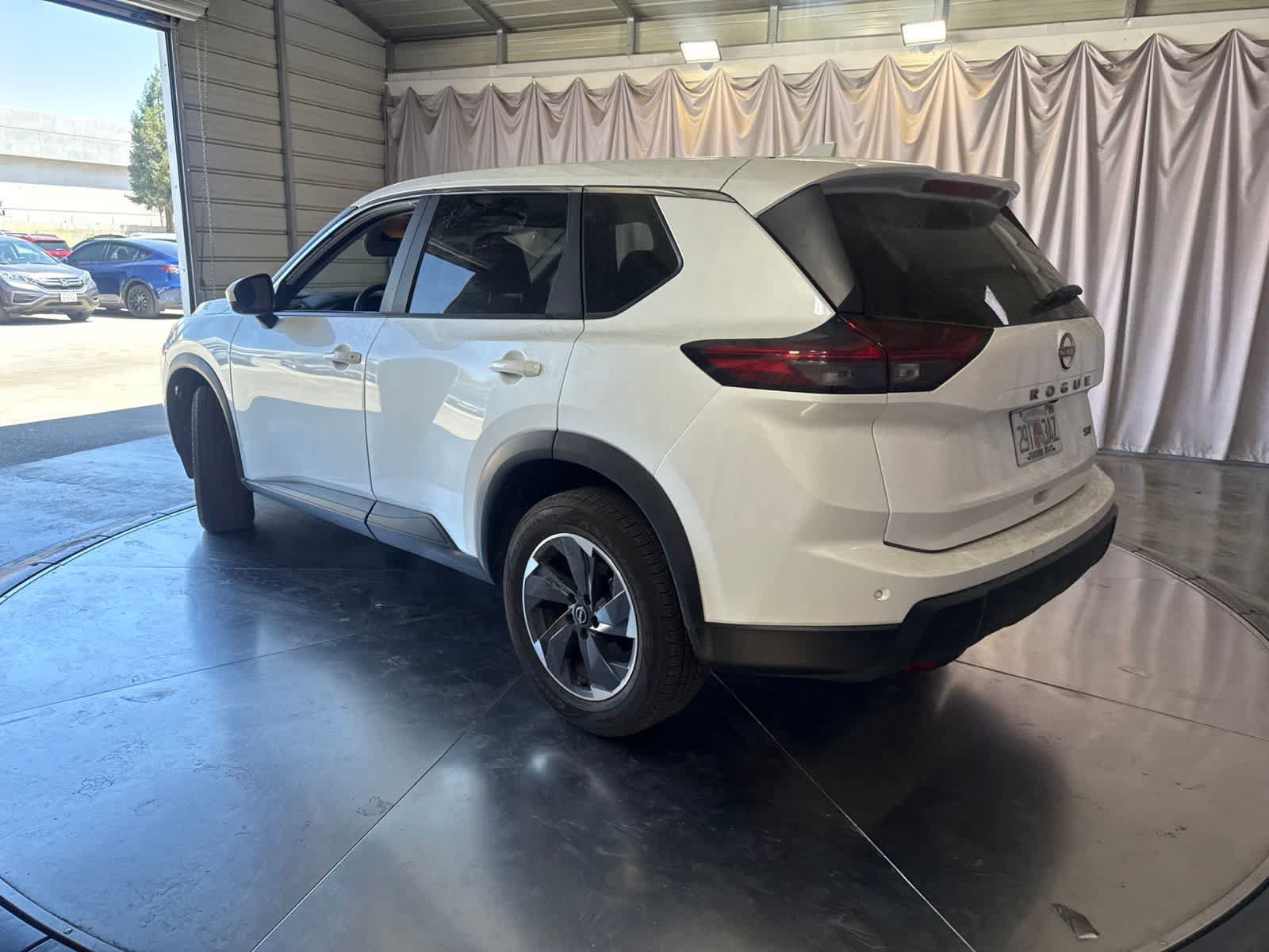 Used 2024 Nissan Rogue SV FWD image 7