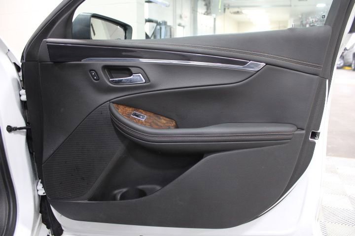 Used 2014 Chevrolet Impala LT w/ Convenience Package image 26