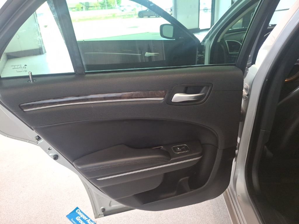 Used 2020 Chrysler 300 Limited image 19