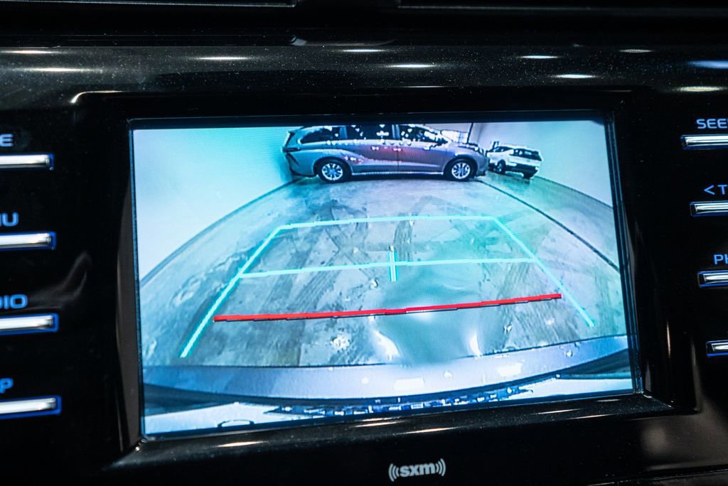Certified 2020 Toyota Camry SE image 24