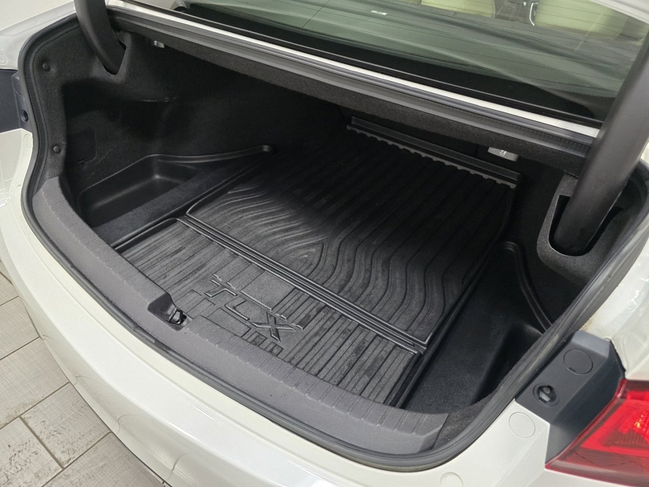 Used 2020 Acura TLX V6 w/ Technology Package image 16