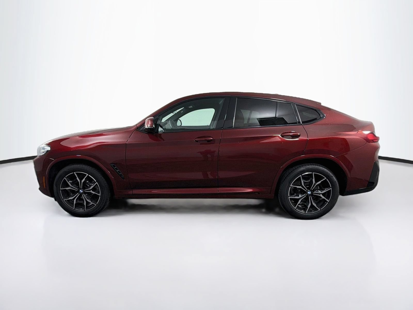 Used 2025 BMW X4 xDrive30i AWD/4WD image 4