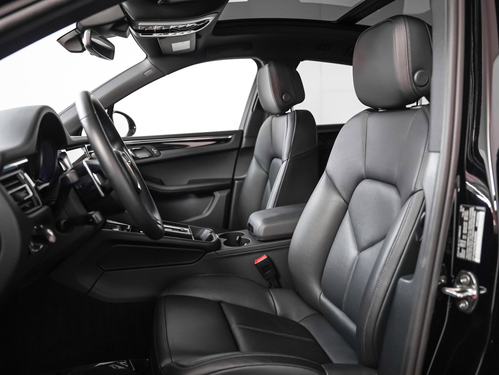 Used 2025 Porsche Macan S image 5