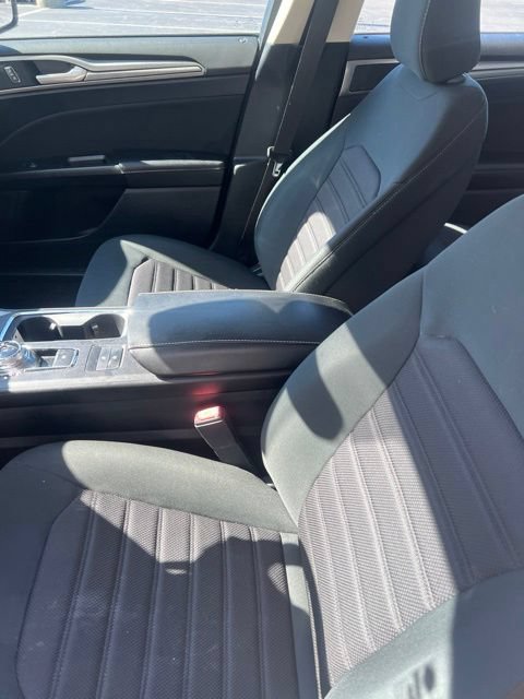 Used 2020 Ford Fusion SE FWD image 15