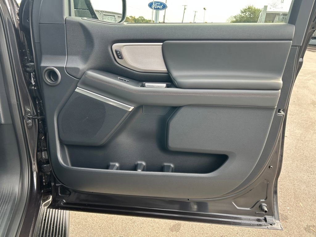 New 2025 Ford Expedition Active image 31