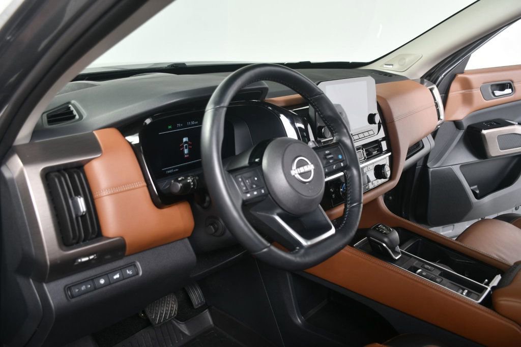 Used 2024 Nissan Pathfinder Platinum FWD image 27