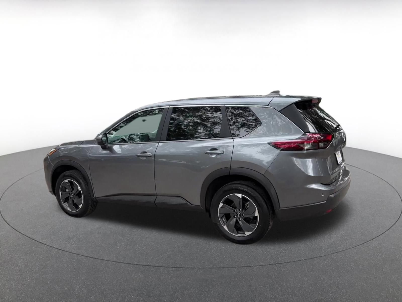 Used 2025 Nissan Rogue SV AWD/4WD image 10