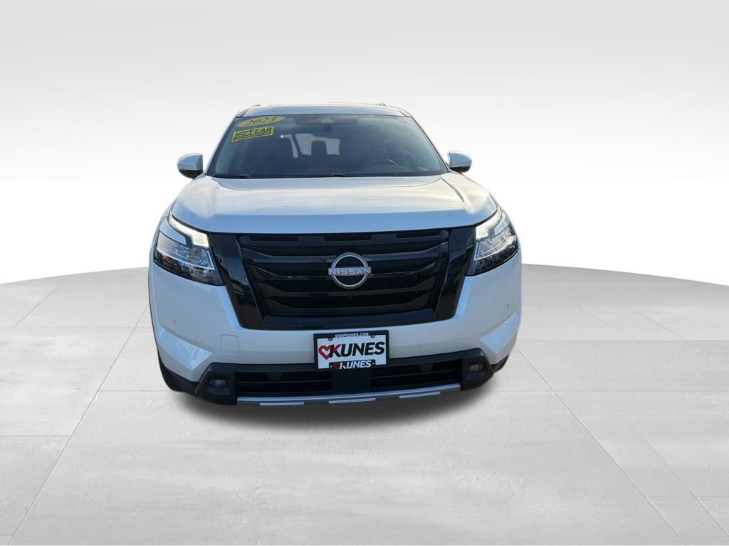 Used 2023 Nissan Pathfinder SL w/ SL Premium Package image 3