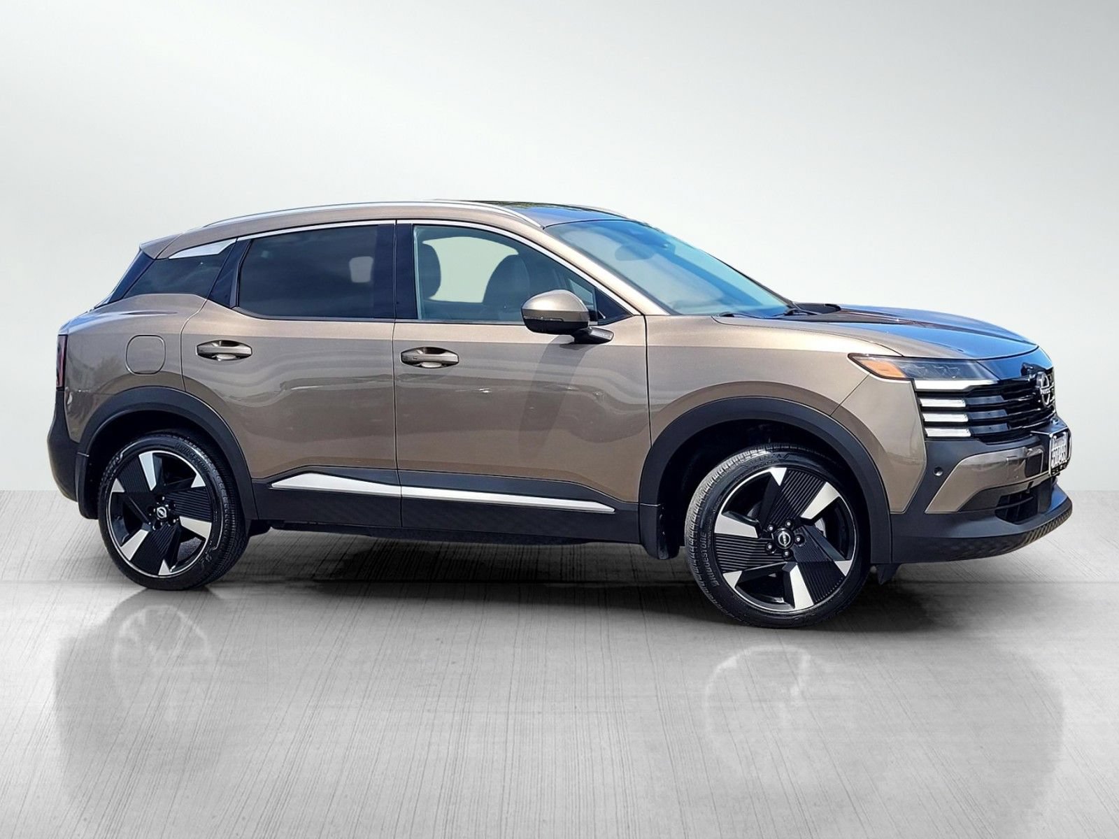 Used 2025 Nissan Kicks SR FWD image 3