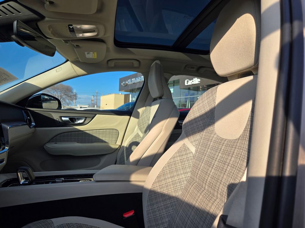 Used 2024 Volvo S60 B5 Core image 30