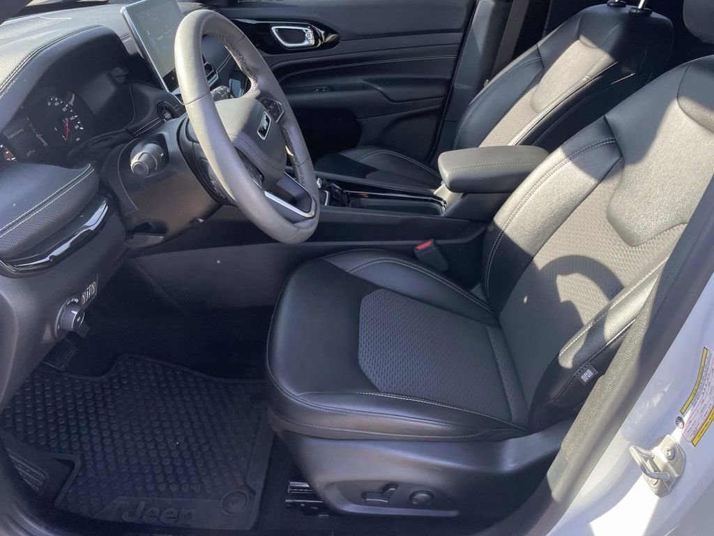 Used 2024 Jeep Compass Latitude w/ Convenience Group image 11