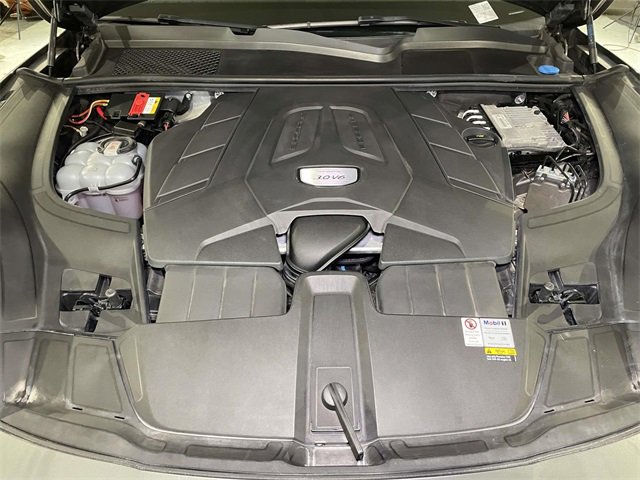 Certified 2022 Porsche Cayenne Platinum Edition image 24