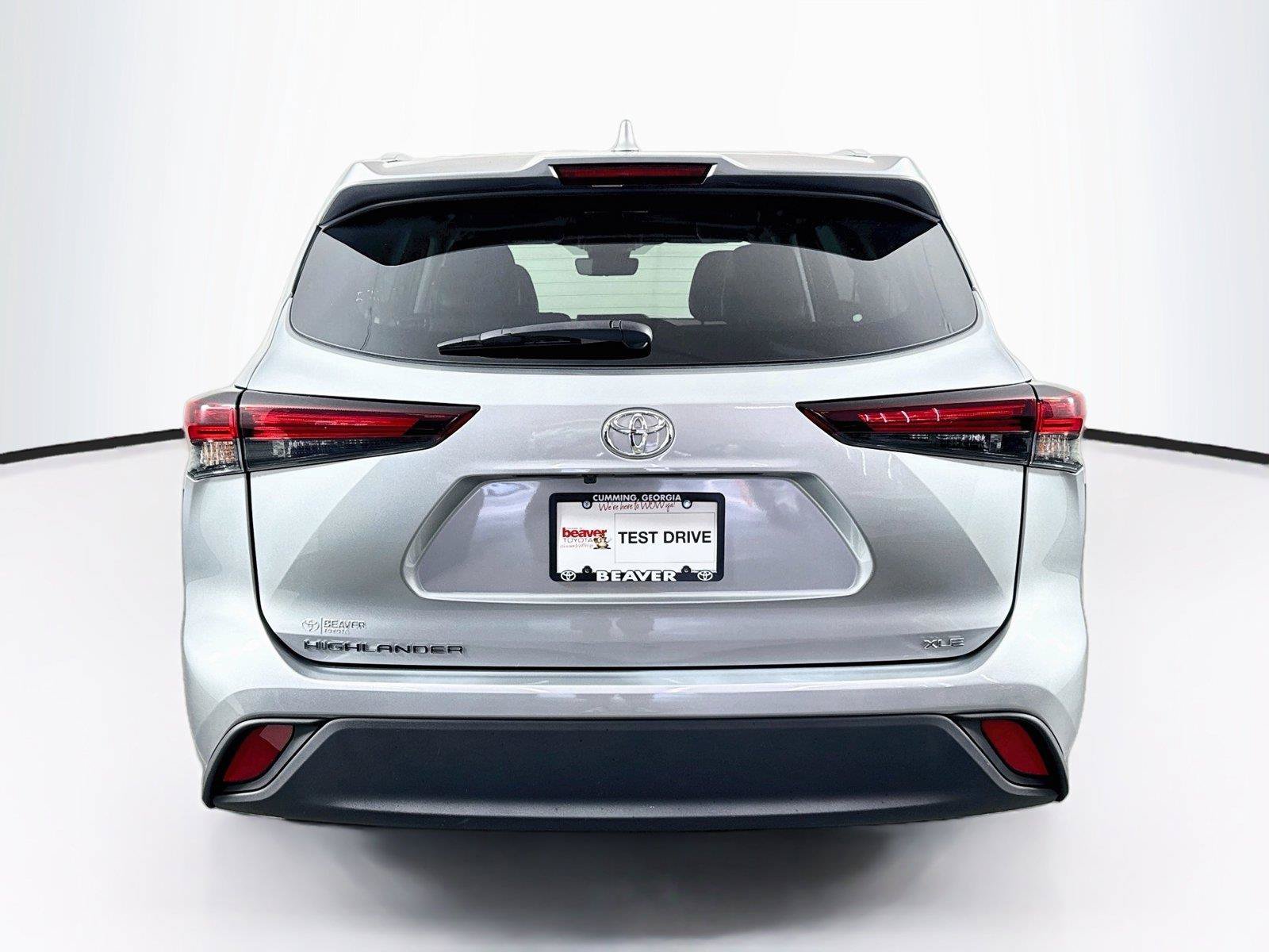 Certified 2025 Toyota Highlander XLE FWD image 12